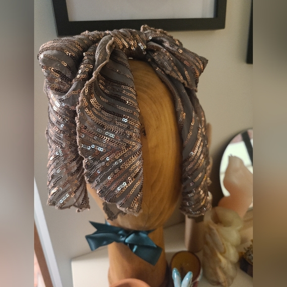 Anthropologie Bow Hair Clip - Picture 4 of 4